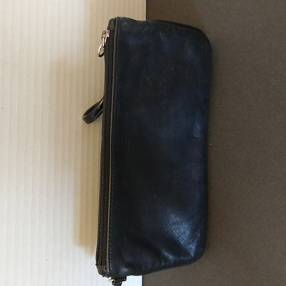 VGUC. Coach black leather wristlet.